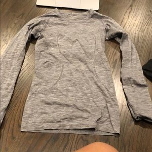 Lulu size 4 grey long sleeve
